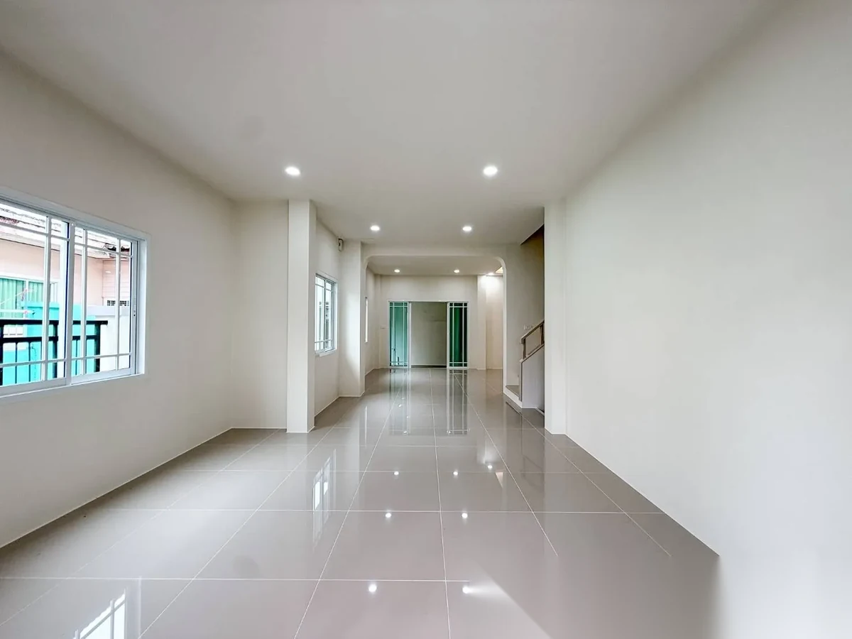 3 Bedroom Townhouse for sale at Phanason Residence (Makro) complex · Wichit — photo 8