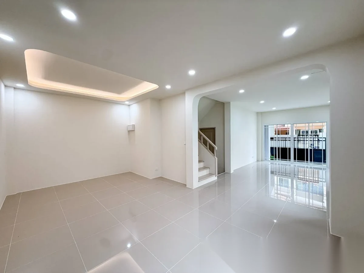 3 Bedroom Townhouse for sale at Phanason Residence (Makro) complex · Wichit — photo 9