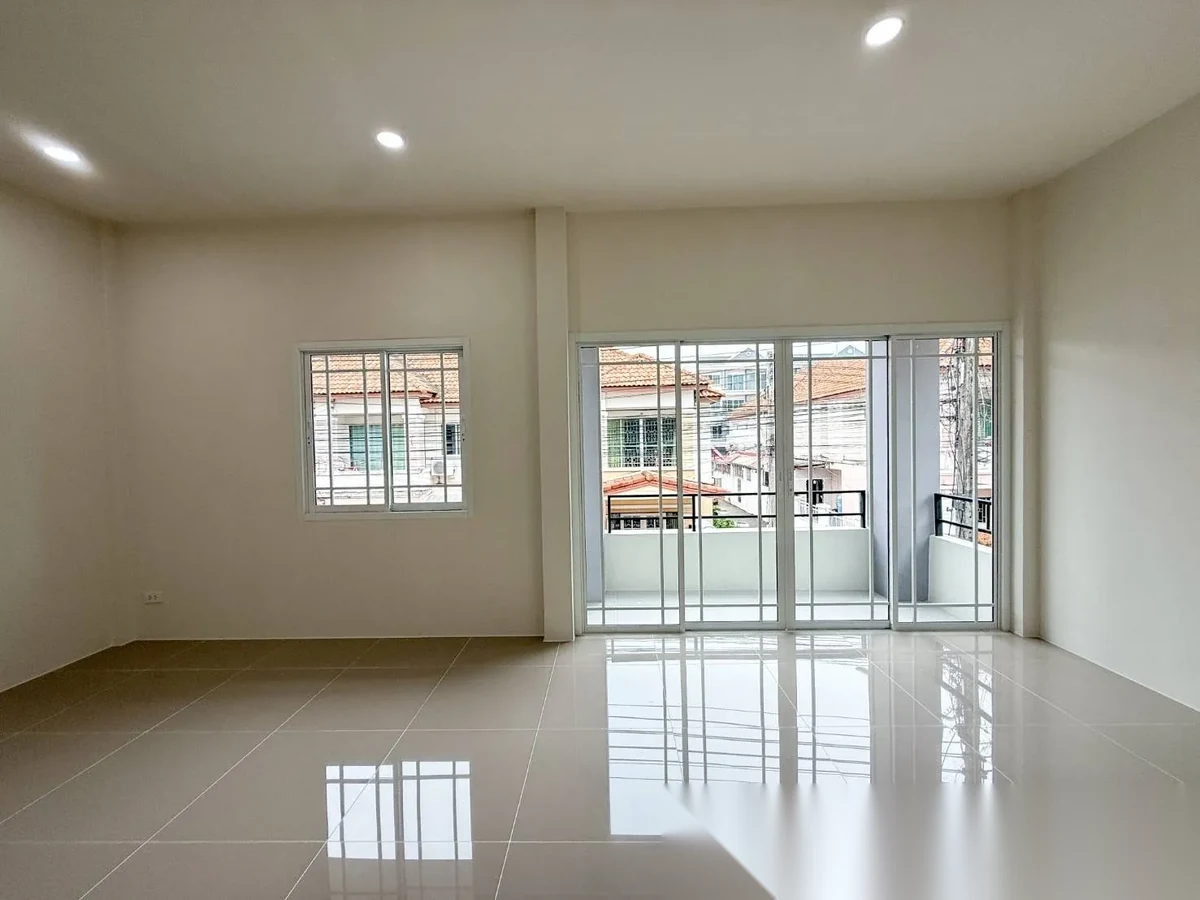 3 Bedroom Townhouse for sale at Phanason Residence (Makro) complex · Wichit — photo 19