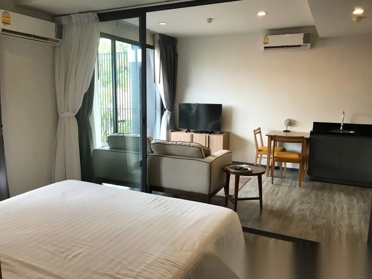 1 Bedroom Apartment for sale at The Deck Patong complex · Patong — photo 5