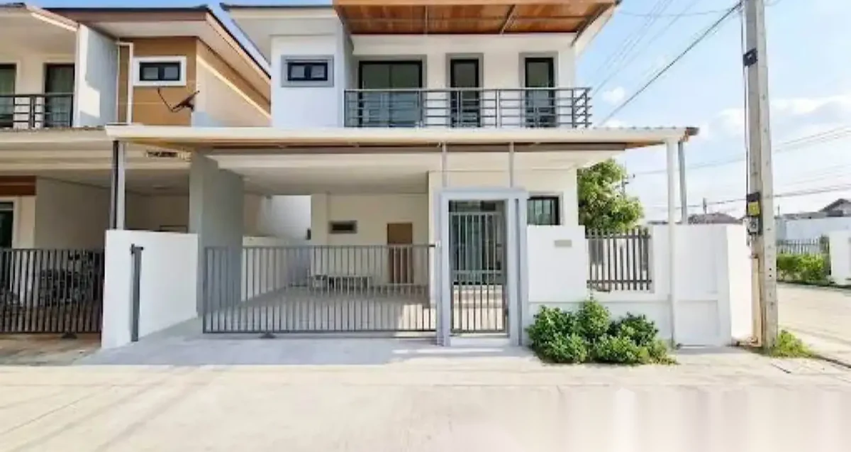 3 Bedroom House for sale at Phanason Grande Ville complex · Si Sunthon