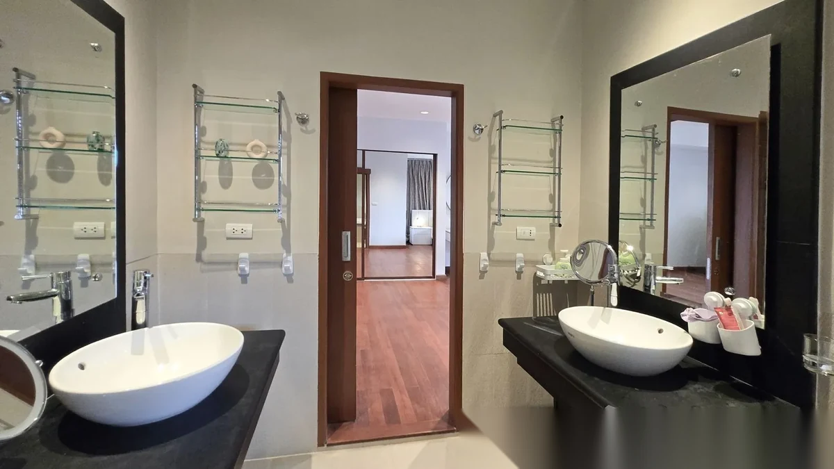 5 Bedroom Villa for sale at Laguna Village Residences Phase 2 complex · Choeng Thale · Lake View — photo 18