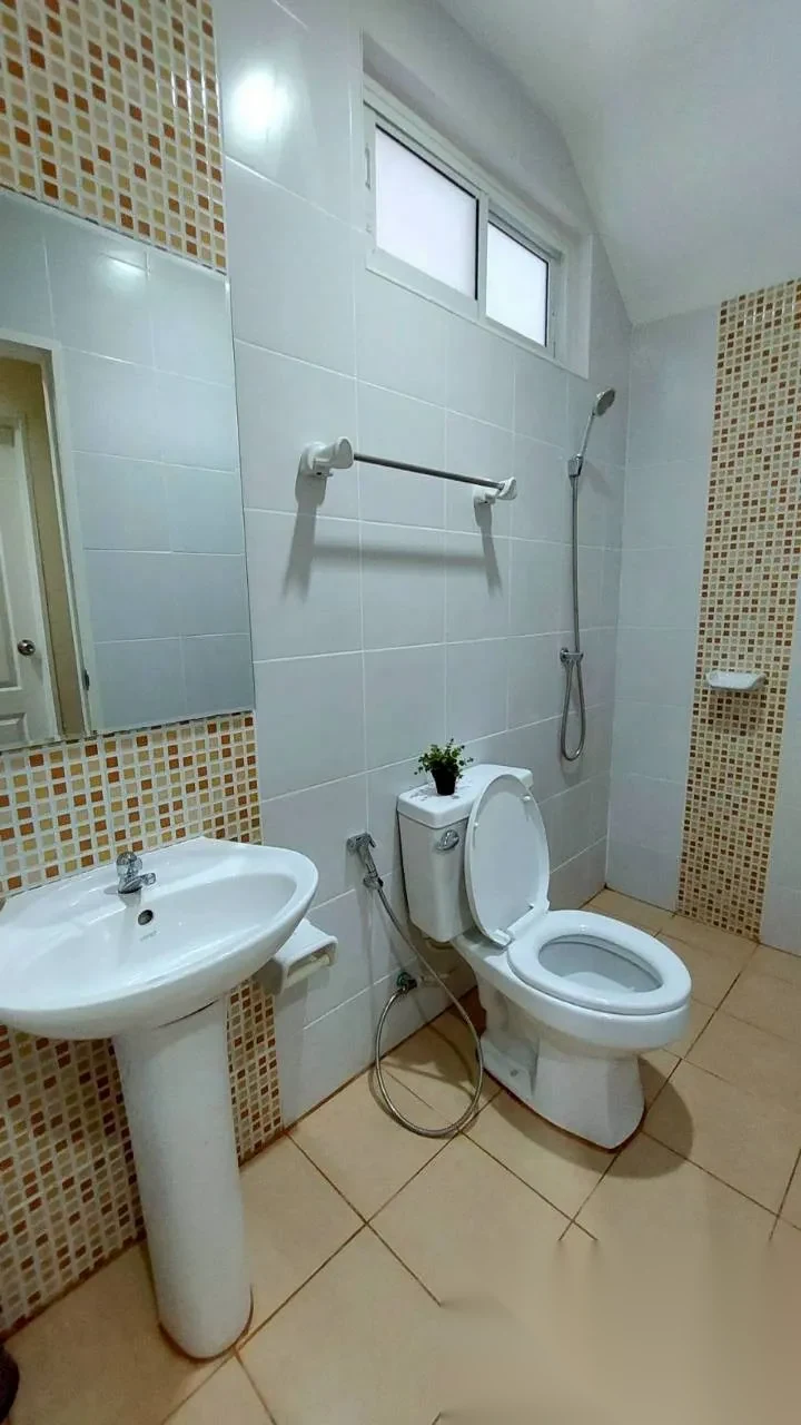 4 Bedroom Townhouse for rent at I Leaf Town 2 Monument complex · Si Sunthon — photo 3