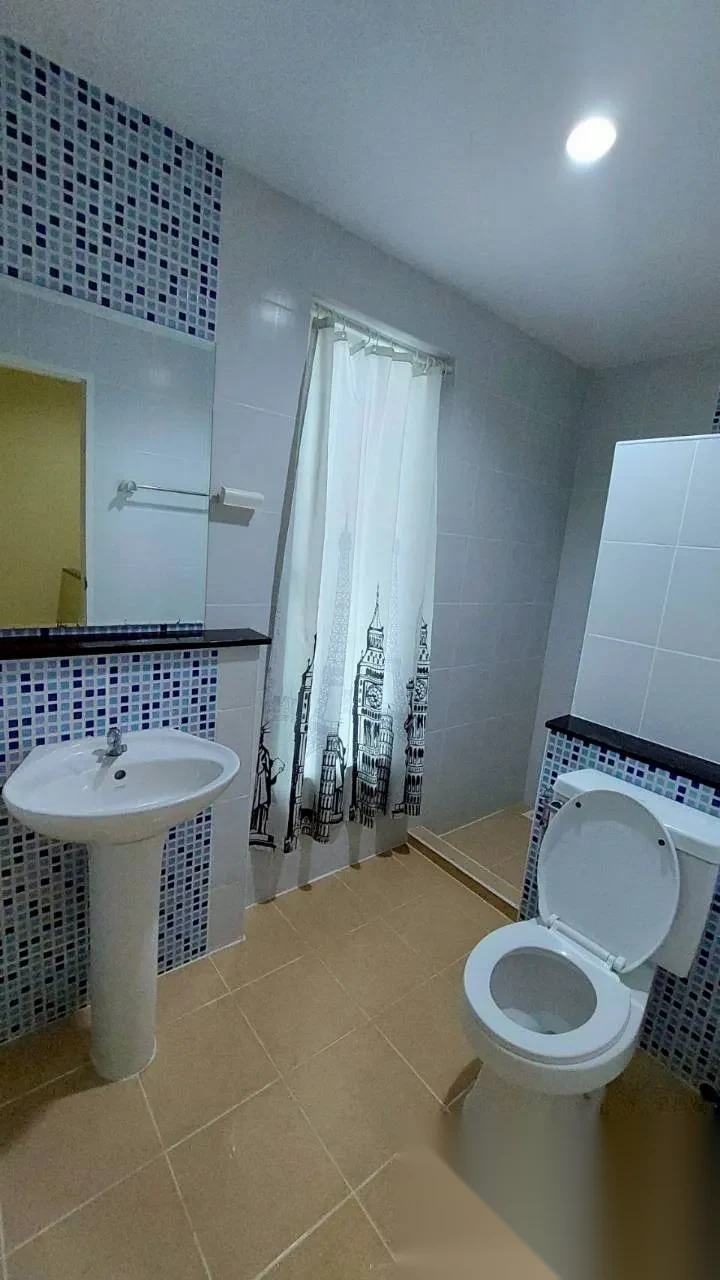 4 Bedroom Townhouse for rent at I Leaf Town 2 Monument complex · Si Sunthon — photo 4