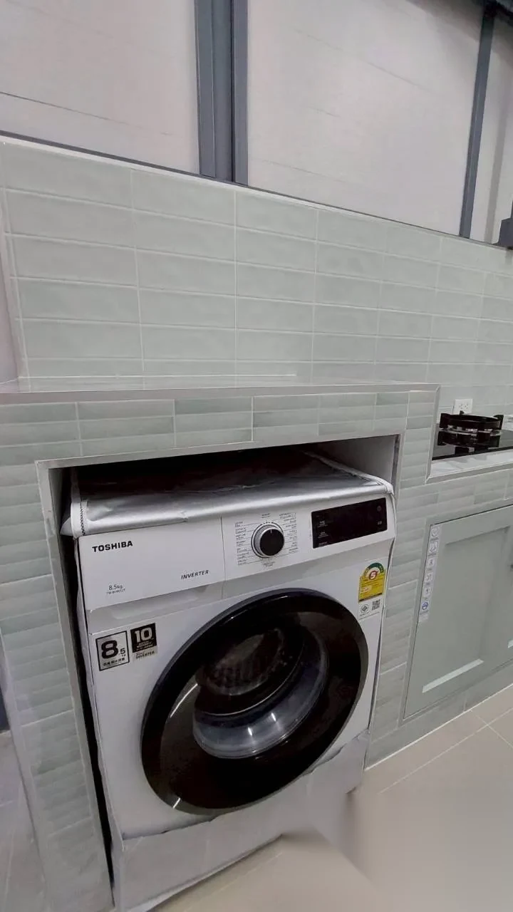 4 Bedroom Townhouse for rent at I Leaf Town 2 Monument complex · Si Sunthon — photo 8