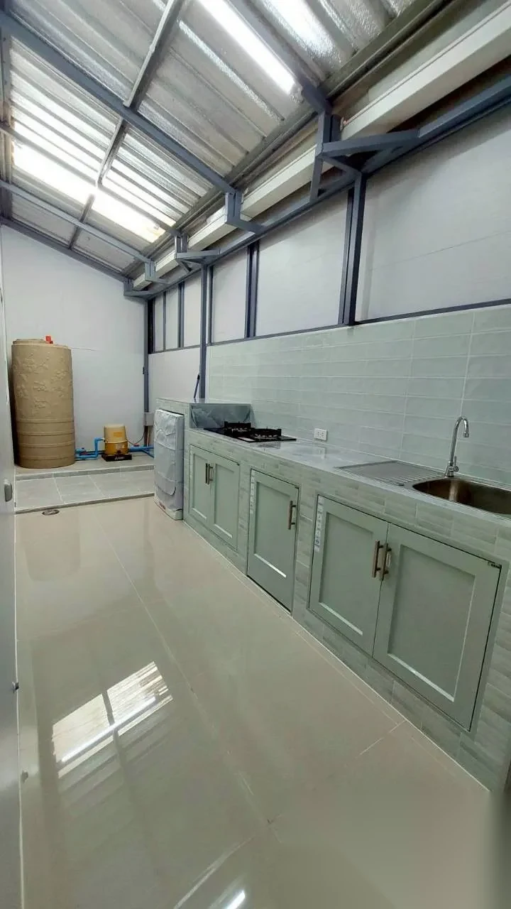 4 Bedroom Townhouse for rent at I Leaf Town 2 Monument complex · Si Sunthon — photo 9