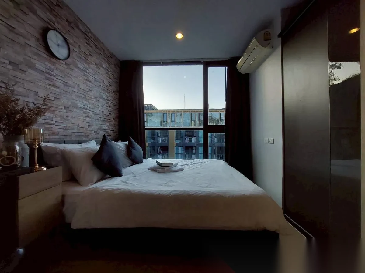 Апартаменты 1BR в ЖК The Base Height · Пхукет-таун · Вид на бассейн — фото 3