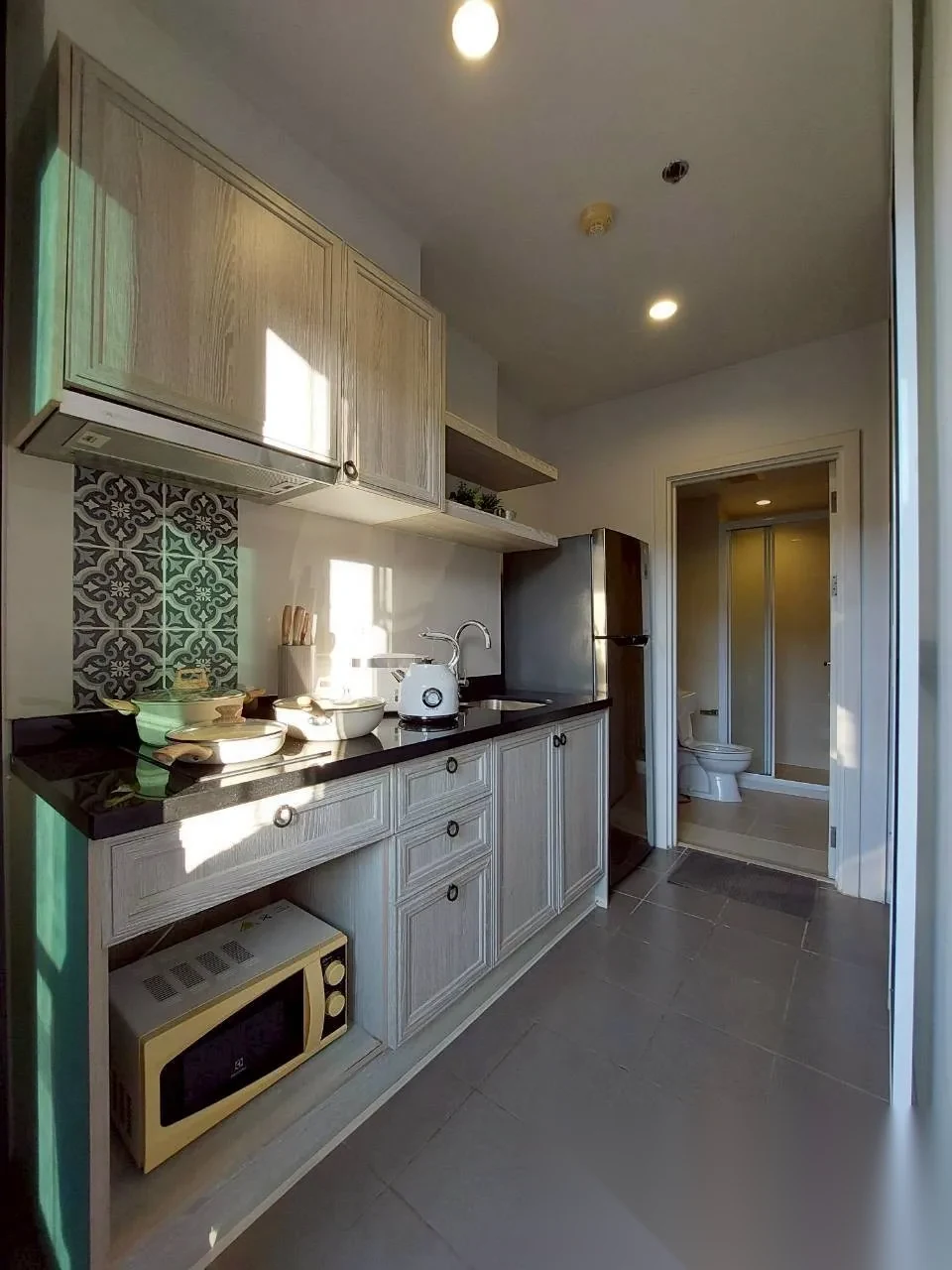 Апартаменты 1BR в ЖК The Base Height · Пхукет-таун · Вид на бассейн — фото 5