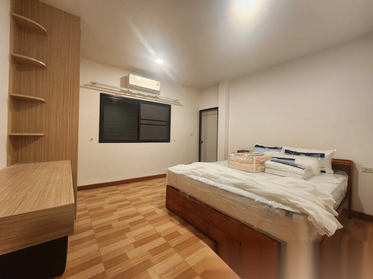 Вилла 3BR в комплексе 3-Bedroom Private Pool Villa Chalong · Чалонг · Вид на озеро — фото 4