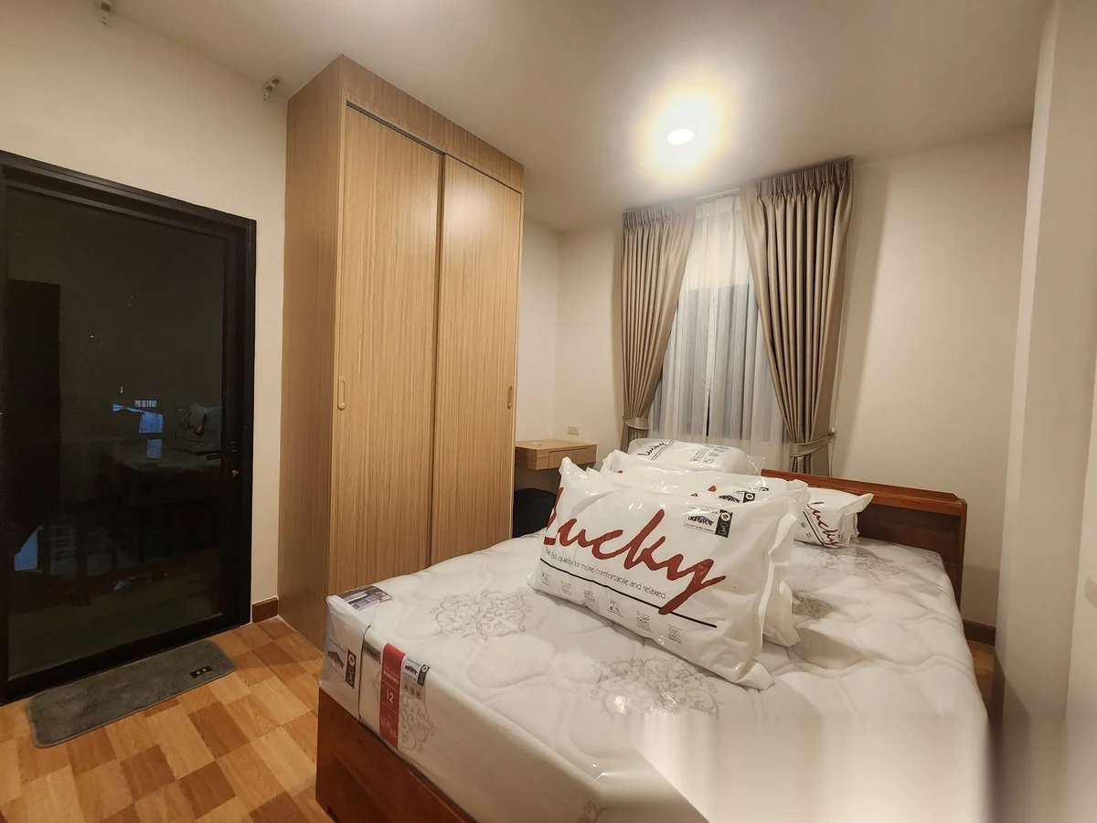 Вилла 3BR в комплексе 3-Bedroom Private Pool Villa Chalong · Чалонг · Вид на озеро — фото 7