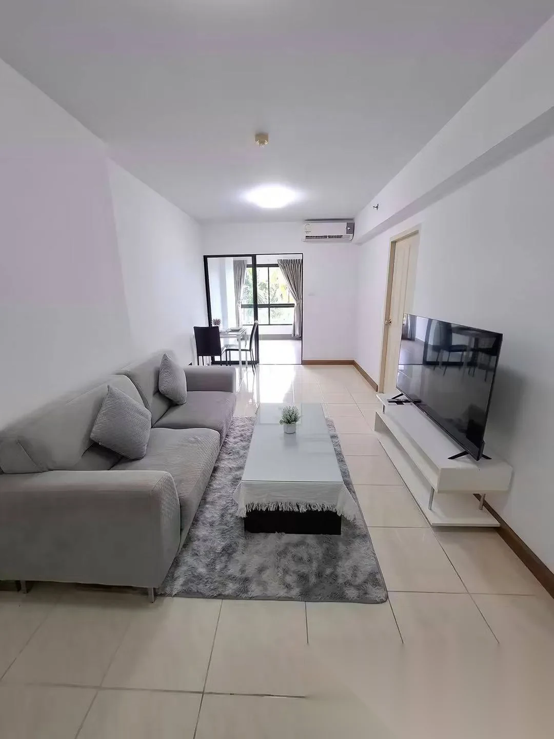 Апартаменты 1BR в ЖК Supalai Vista Phuket · Пхукет-таун · Выход к бассейну — фото 4