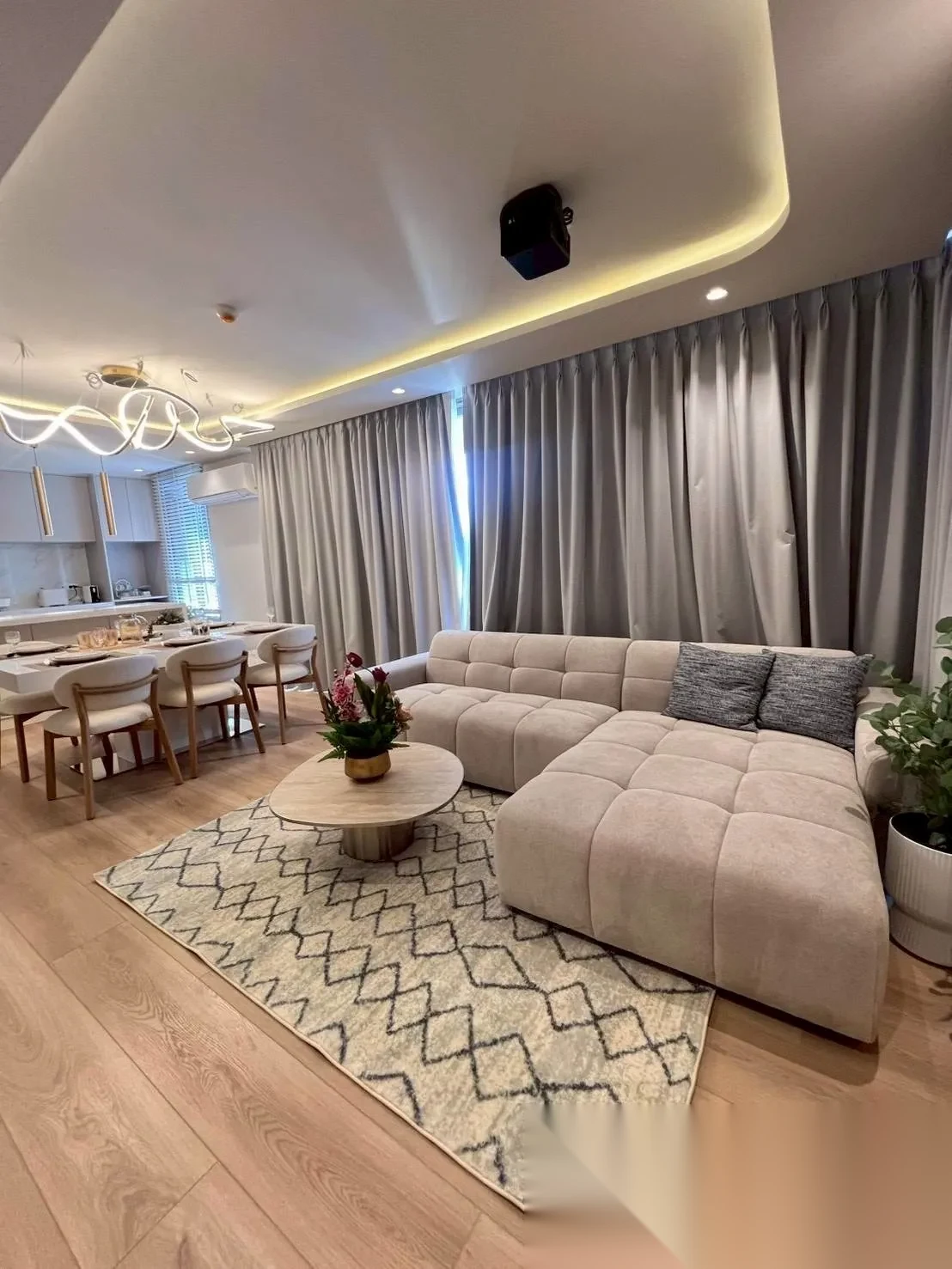 Апартаменты 2BR в ЖК CHARDONNAY NAIHARN · Раваи · Вид в сад — фото 12