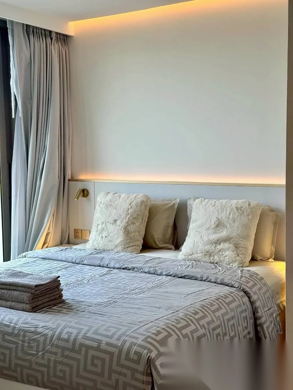 1 Bedroom Apartment for rent at The Aqua complex · Choeng Thale · Lake View — photo 3