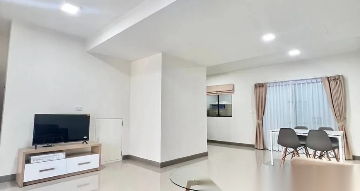 Таунхаус 3BR в комплексе Pruksa Ville Kathu Patong · Кату · Вид в сад