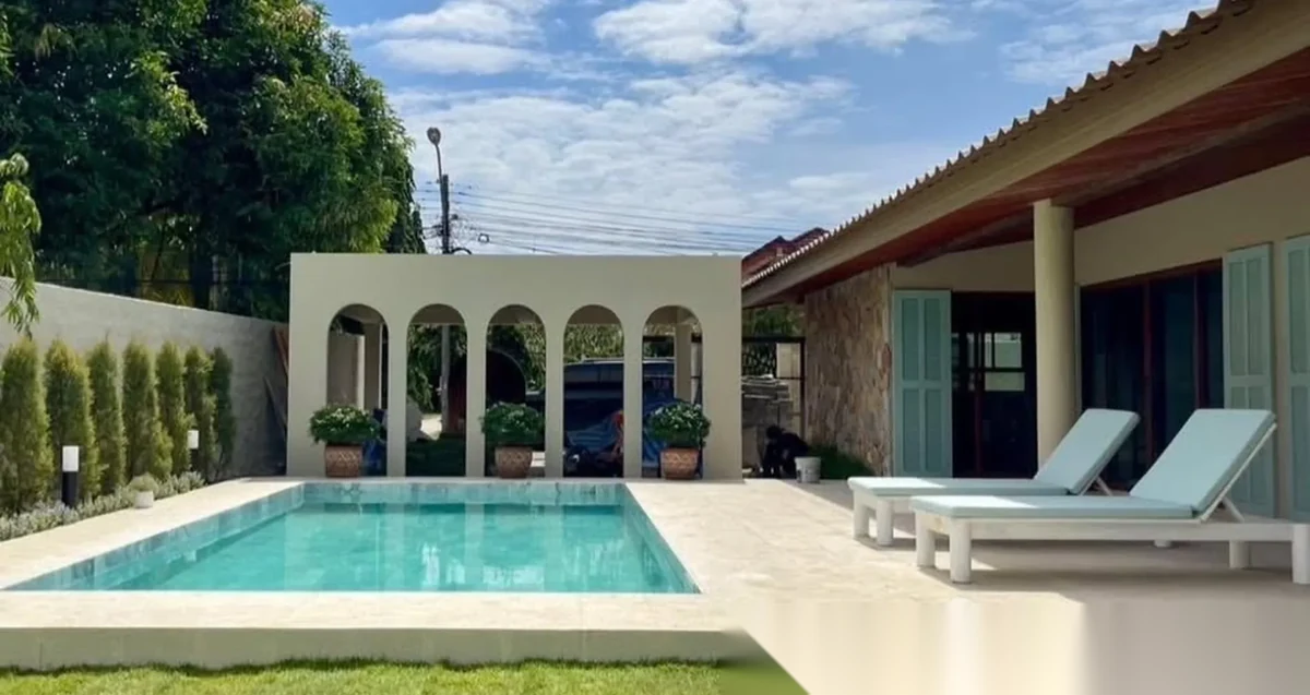 Вилла 4BR в комплексе Stylish Resort-Style Villa for Long-Term Rent in Chalong, · Чалонг · Вид на бассейн