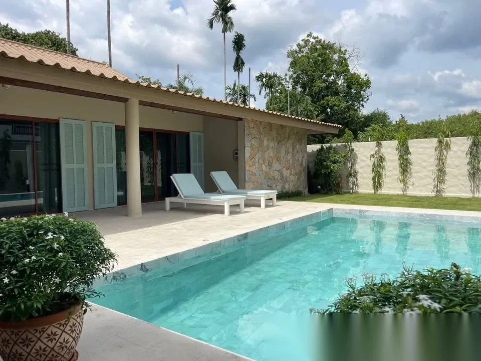 Вилла 4BR в комплексе Stylish Resort-Style Villa for Long-Term Rent in Chalong, · Чалонг · Вид на бассейн — фото 3