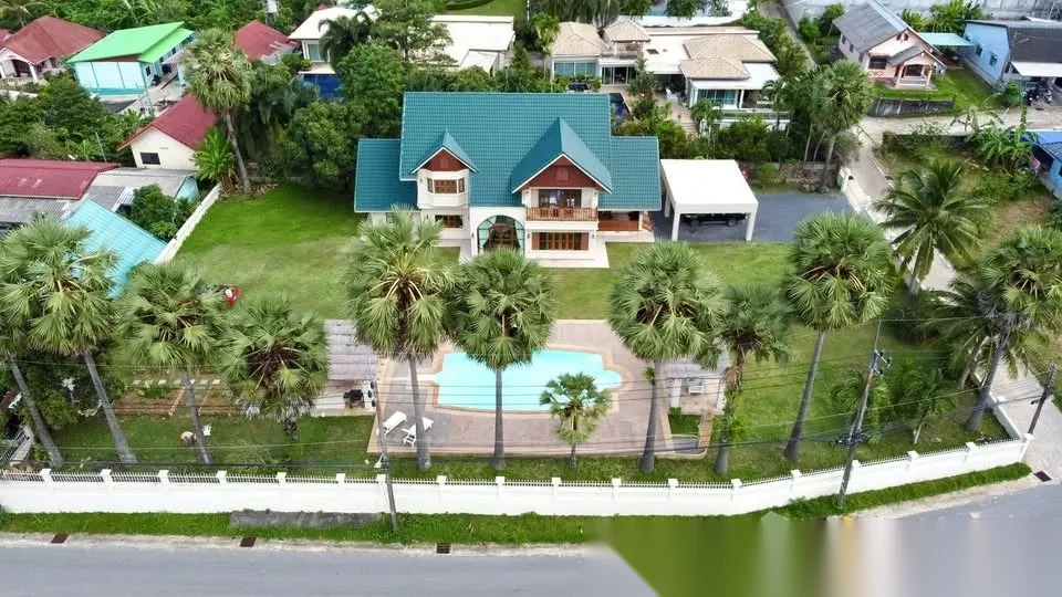7 Bedroom Villa for sale · Pool View — photo 17