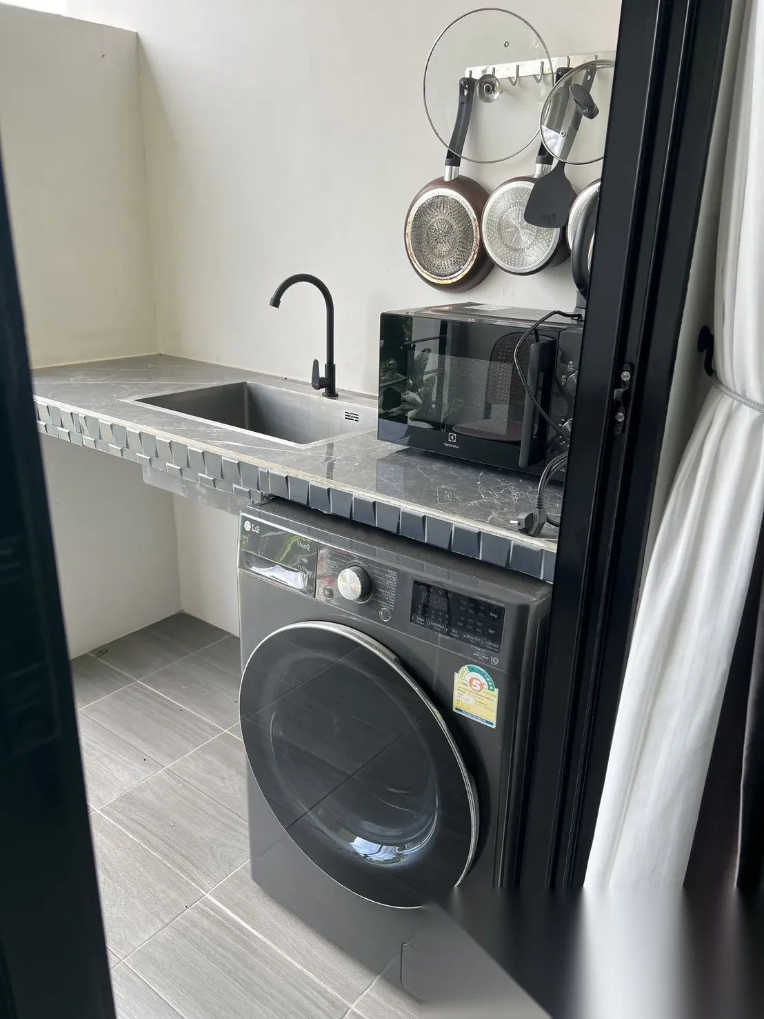 Апартаменты 2BR в ЖК Alisse Stay Phuket · Теп Красаттри · Вид на бассейн — фото 3