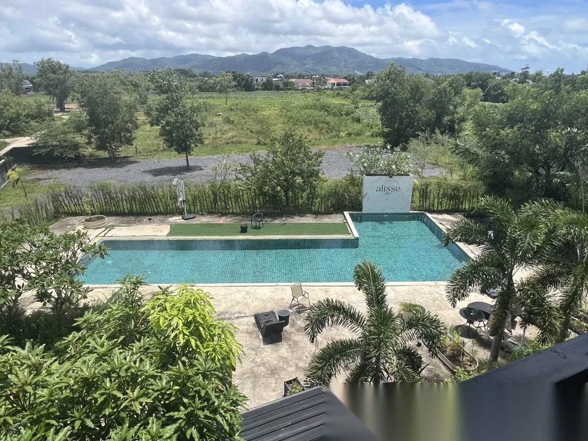 Апартаменты 2BR в ЖК Alisse Stay Phuket · Теп Красаттри · Вид на бассейн — фото 4