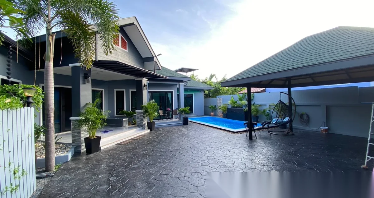 3 Bedroom Villa for rent at Villa in pasak soi 8 complex · Si Sunthon