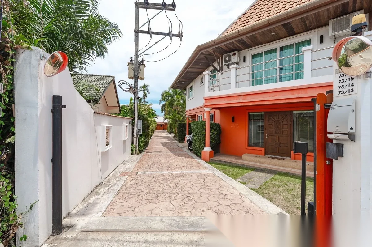 3 Bedroom Villa for sale at Samakee Village complex · Rawai · Pool Access — photo 3