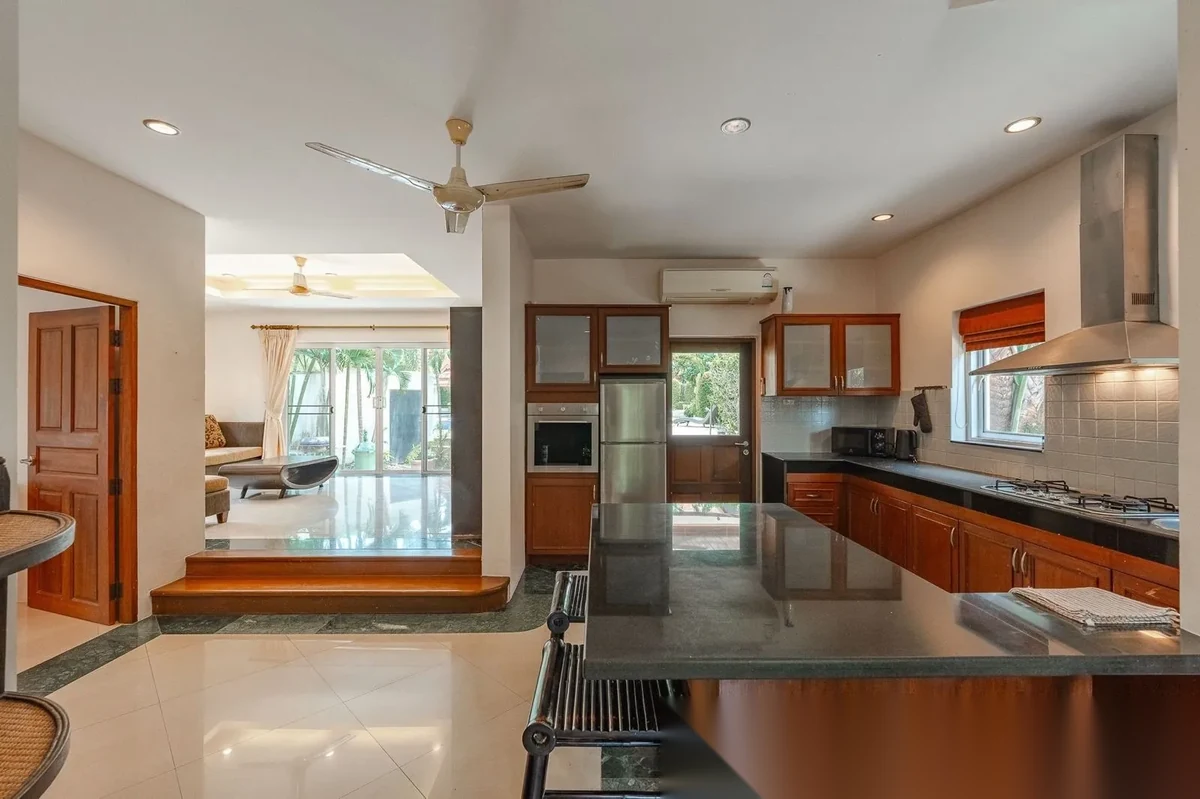 3 Bedroom Villa for sale at Samakee Village complex · Rawai · Pool Access — photo 9
