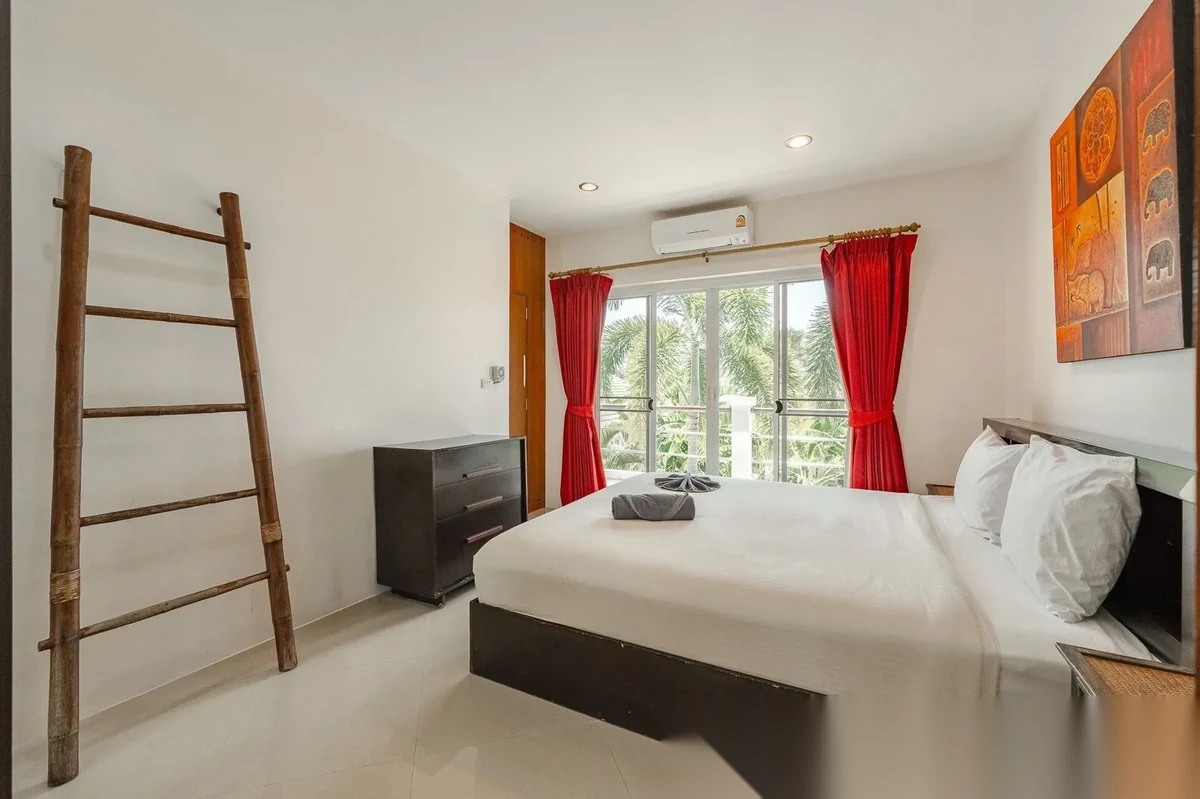 3 Bedroom Villa for sale at Samakee Village complex · Rawai · Pool Access — photo 11