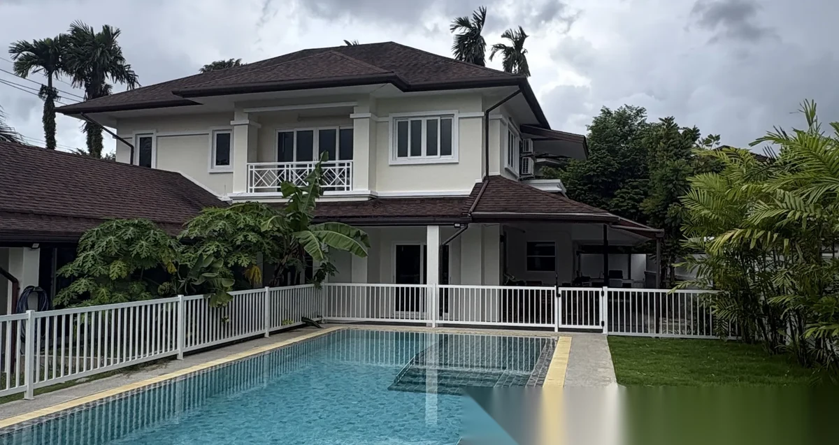 4 Bedroom House for sale at Sinsuk Thanee Village complex · Si Sunthon · Pool Access