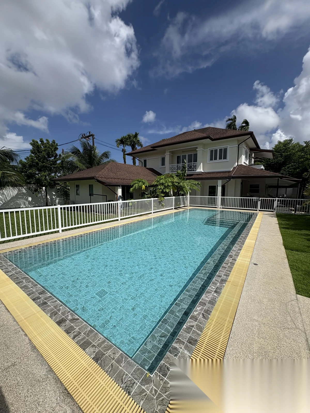 4 Bedroom House for sale at Sinsuk Thanee Village complex · Si Sunthon · Pool Access — photo 2