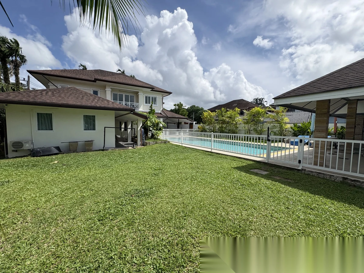 4 Bedroom House for sale at Sinsuk Thanee Village complex · Si Sunthon · Pool Access — photo 3