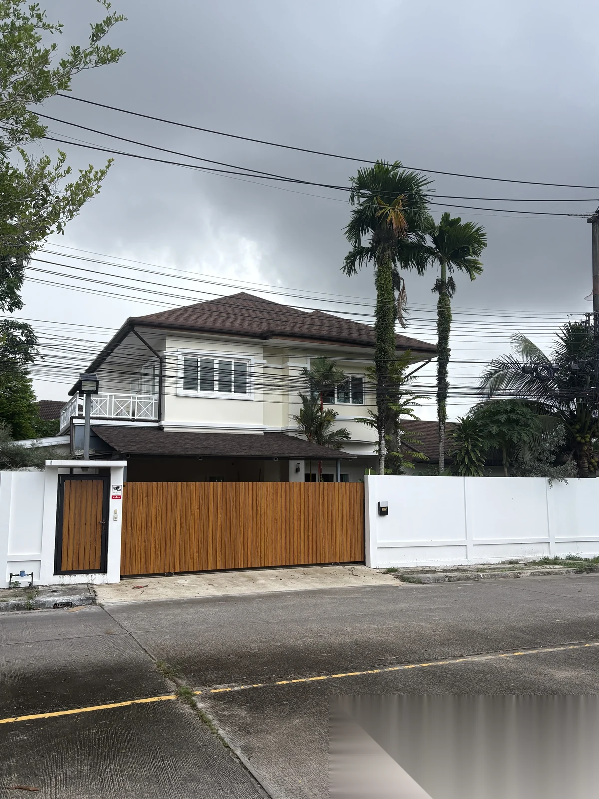 4 Bedroom House for sale at Sinsuk Thanee Village complex · Si Sunthon · Pool Access — photo 7