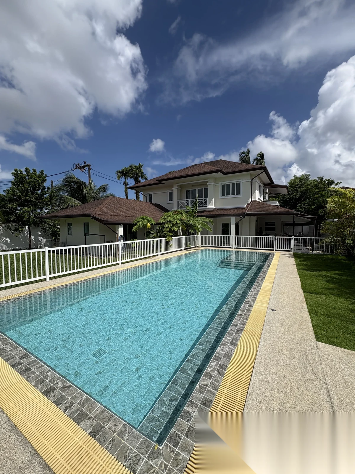 4 Bedroom House for sale at Sinsuk Thanee Village complex · Si Sunthon · Pool Access — photo 9