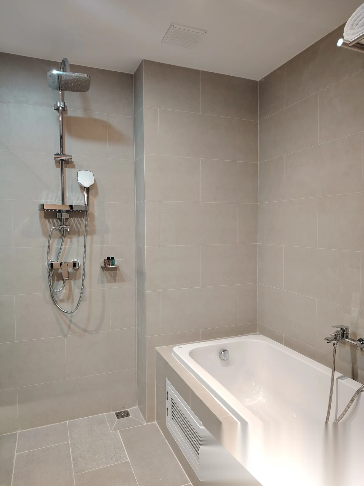 Studio Apartment for sale at Utopia Dream Max complex · Rawai · Pool View — photo 16