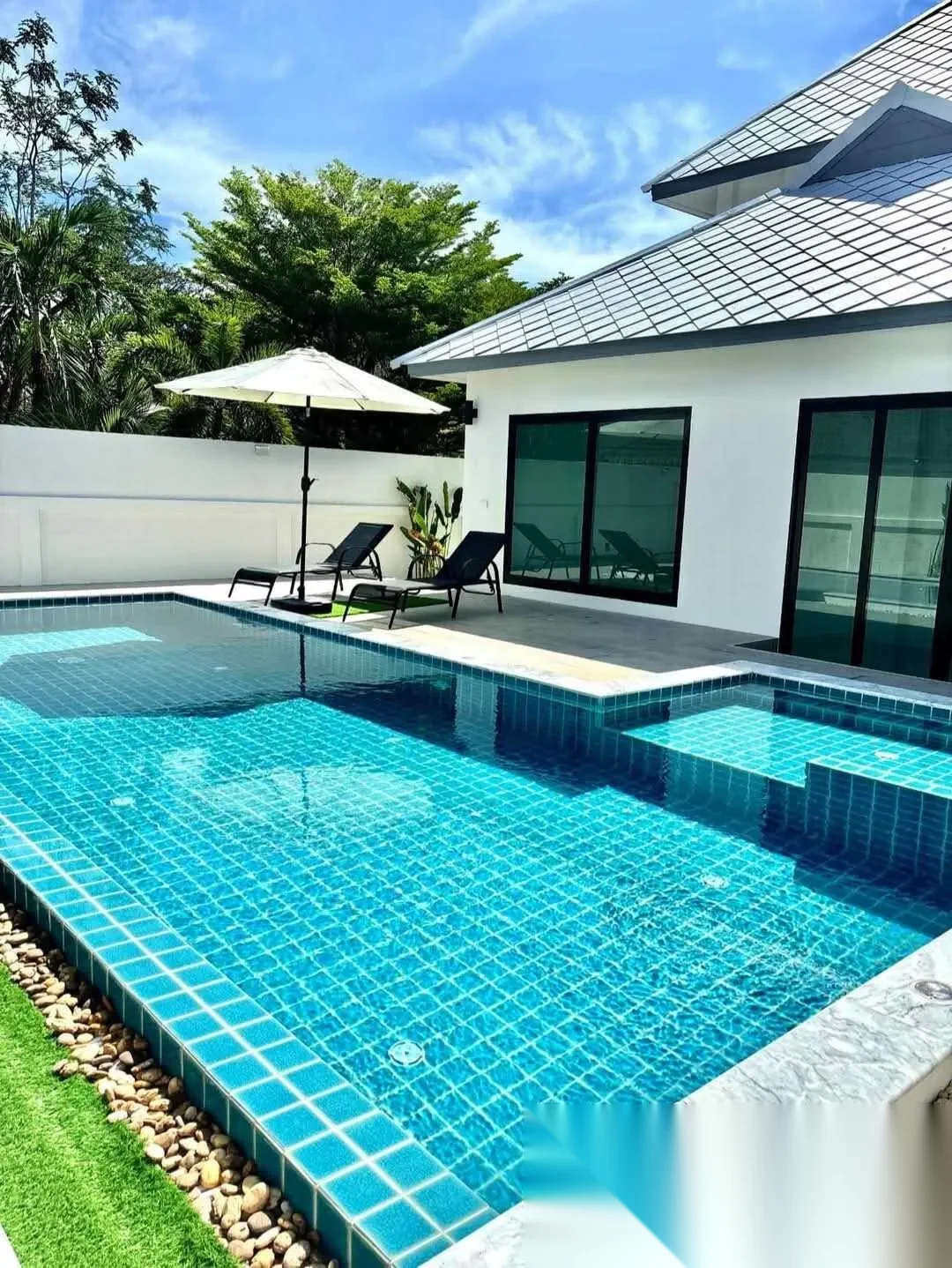Дом 3BR в комплексе Suriyaporn Place · Чалонг · Вид на бассейн — фото 2