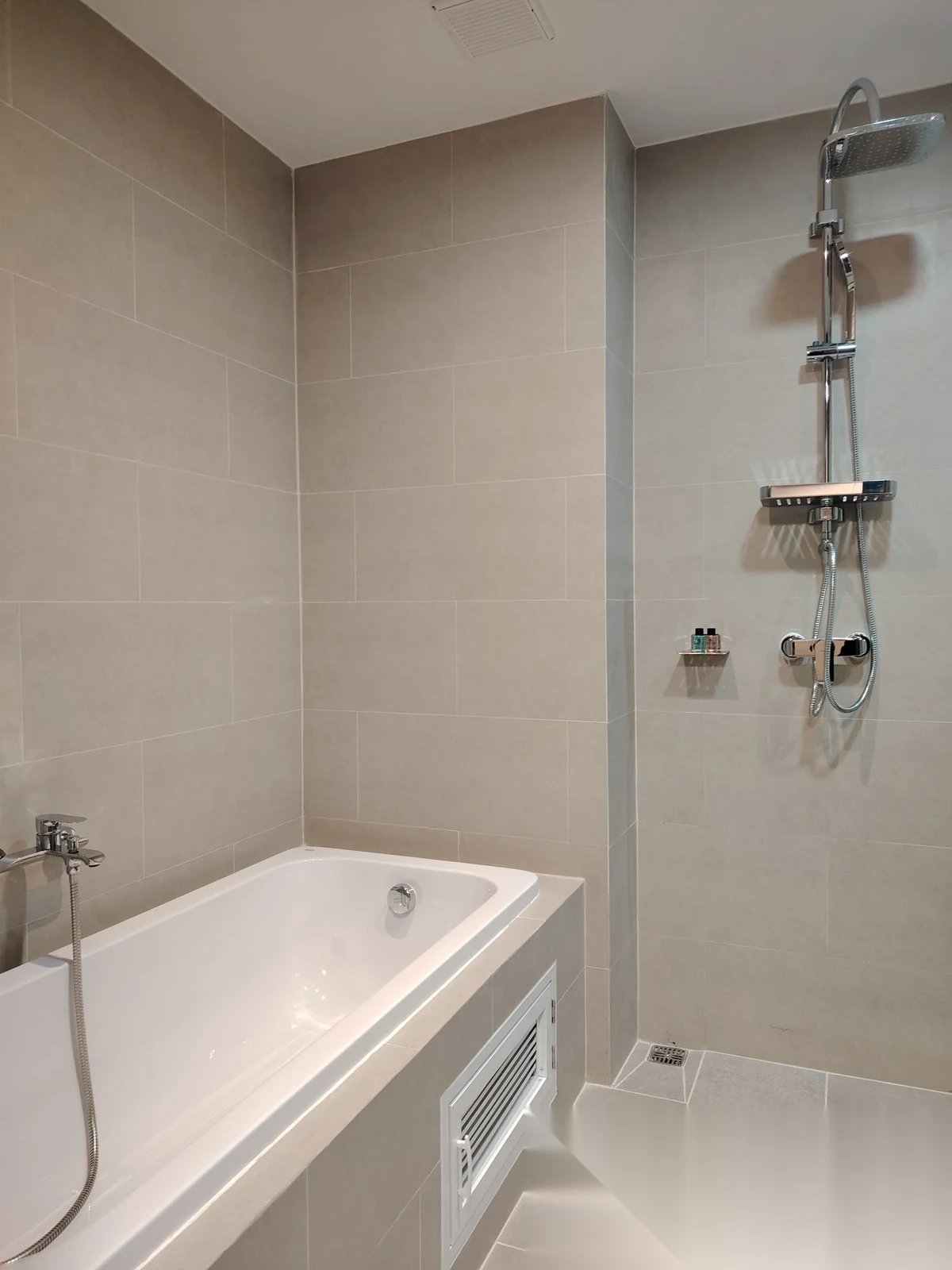 Studio Apartment for sale at Utopia Dream Max complex · Rawai · Pool View — photo 11