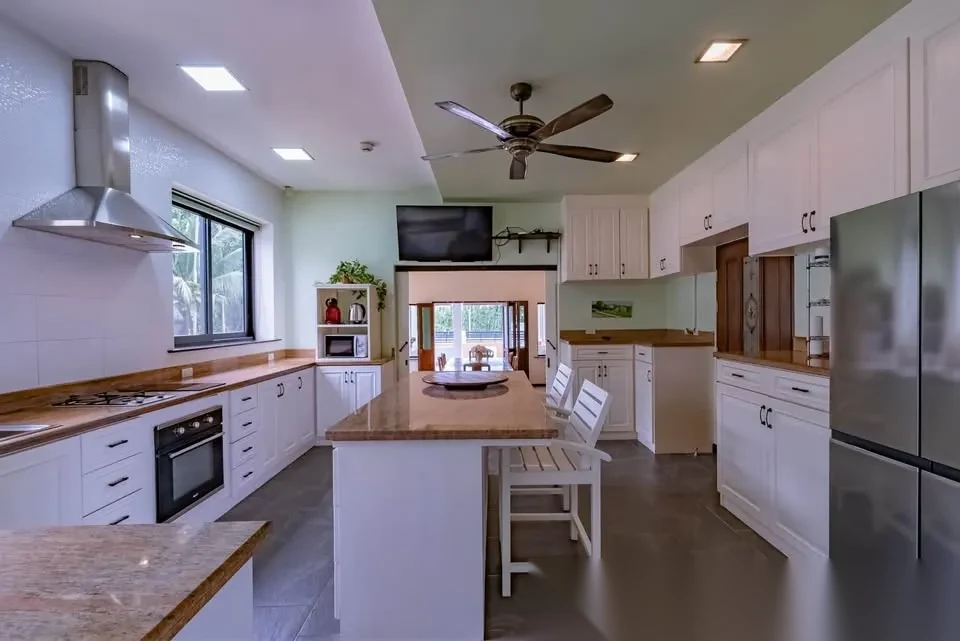 5 Bedroom House for rent at Spacious Private Pool House in Kathu complex · Kathu · Pool Access — photo 5