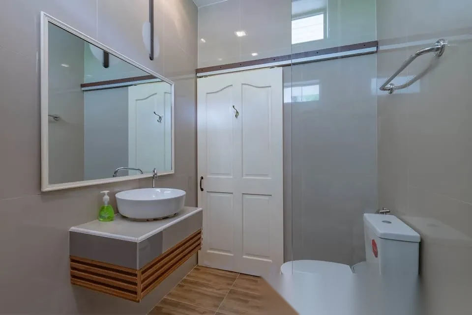 5 Bedroom House for rent at Spacious Private Pool House in Kathu complex · Kathu · Pool Access — photo 9