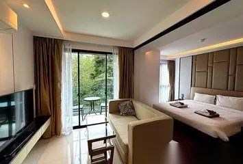 Апартаменты 1BR в ЖК The Panora Phuket by Mida Grande Resort Condominiums · Чернг Тале / Bang Tao · Выход к бассейну — фото 3