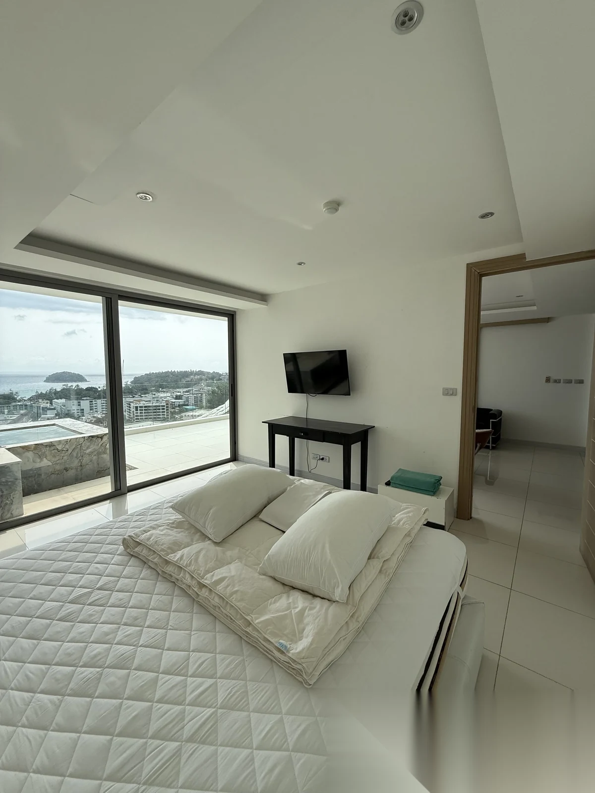 2 Bedroom Apartment for rent at The View Luxury Condominium complex · Karon · Sea View — photo 11