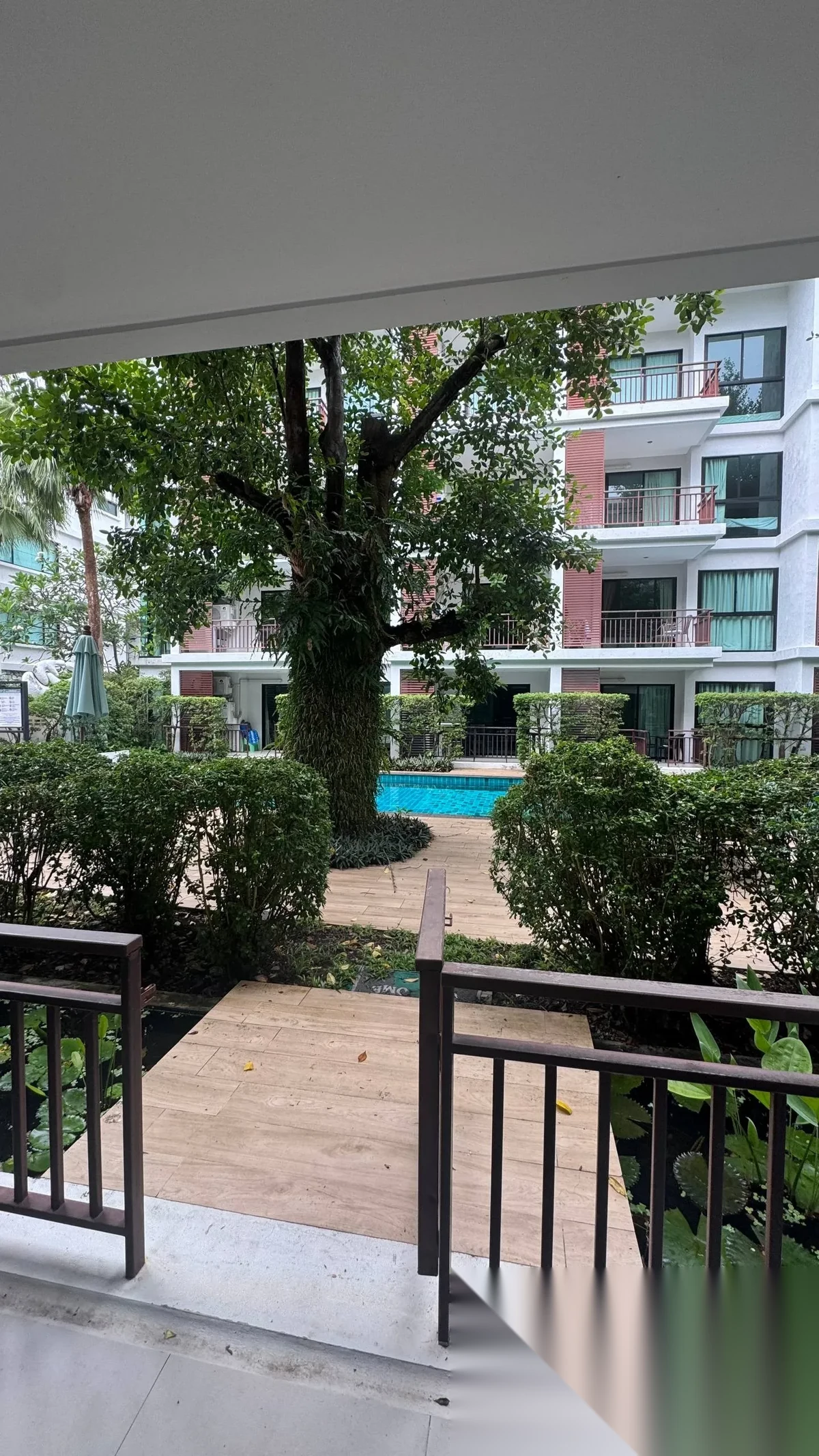 Апартаменты 1BR в ЖК The Title Rawai Phase 3 West Wing · Раваи · Выход к бассейну — фото 3