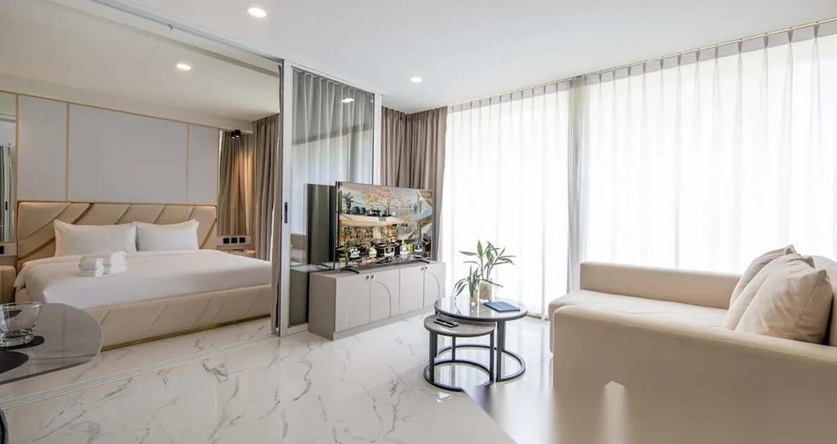 Апартаменты 2BR в ЖК Andaman Riviera · Чернг Тале / Bang Tao · Вид на бассейн