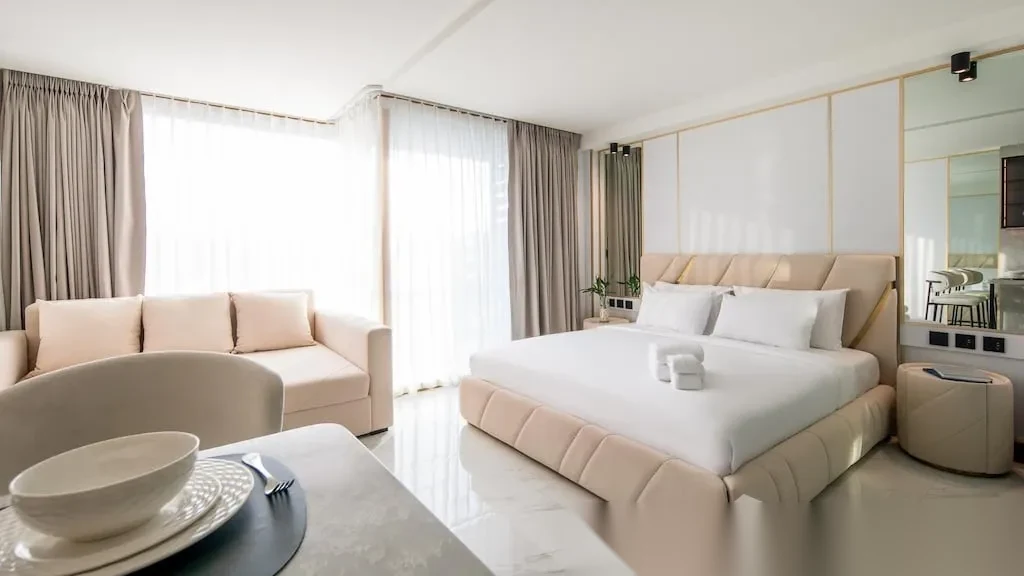 Апартаменты 2BR в ЖК Andaman Riviera · Чернг Тале / Bang Tao · Вид на бассейн — фото 7