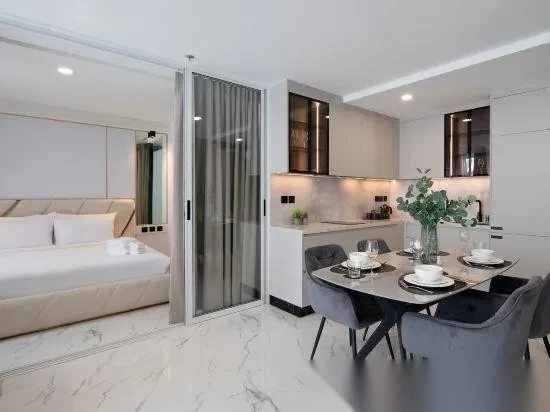 Апартаменты 2BR в ЖК Andaman Riviera · Чернг Тале / Bang Tao · Вид на бассейн — фото 18