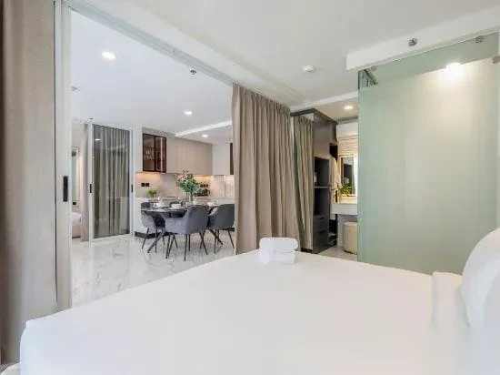 Апартаменты 2BR в ЖК Andaman Riviera · Чернг Тале / Bang Tao · Вид на бассейн — фото 20