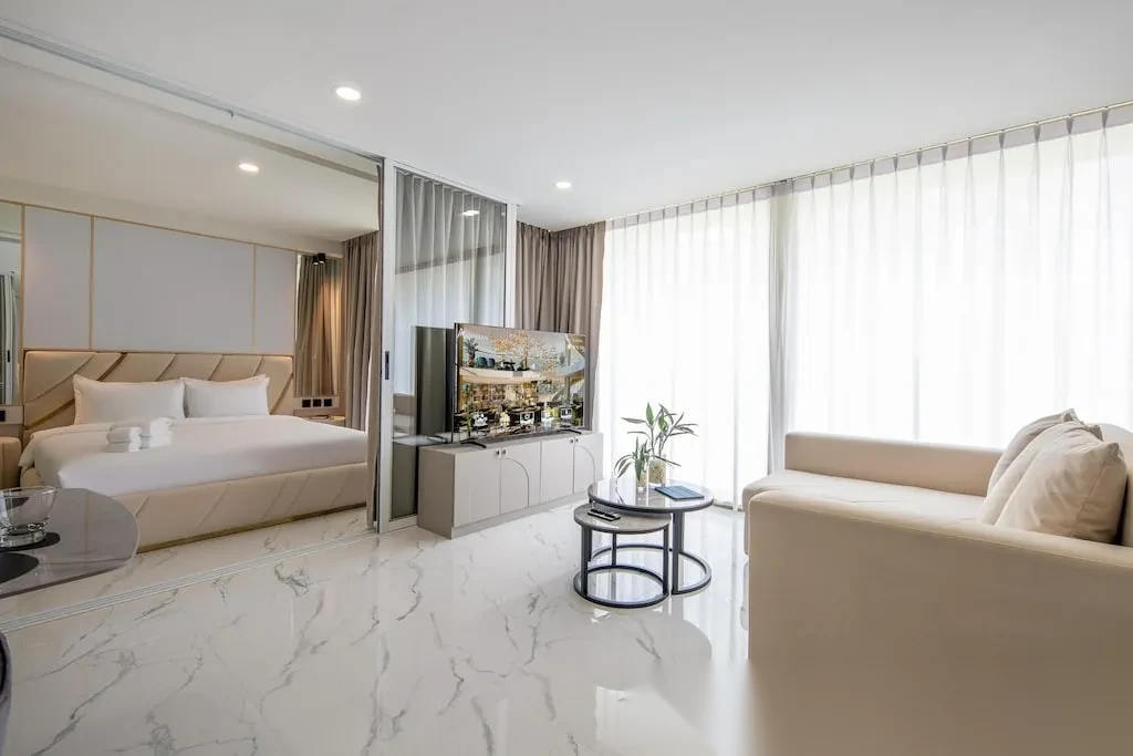 Апартаменты 2BR в ЖК Andaman Riviera · Чернг Тале / Bang Tao · Вид на бассейн — фото 23
