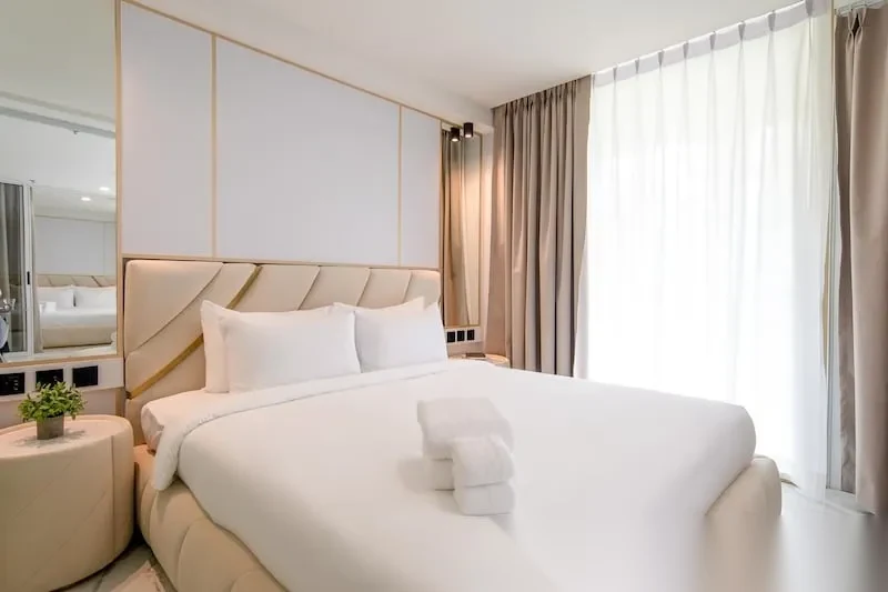 Апартаменты 2BR в ЖК Andaman Riviera · Чернг Тале / Bang Tao · Вид на бассейн — фото 24