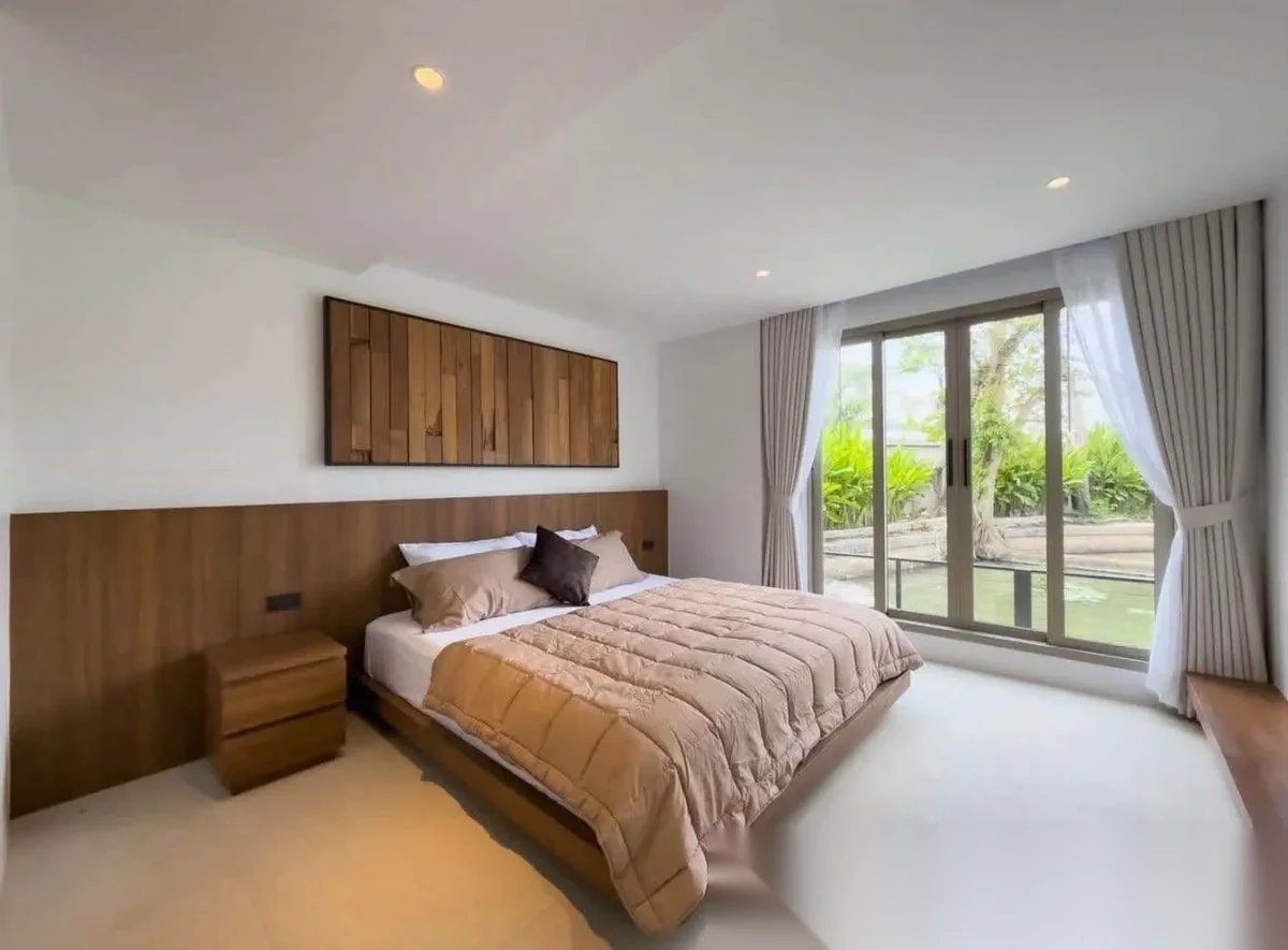 Вилла 4BR в комплексе Phuket Country Home Village · Чалонг · Вид на озеро — фото 24