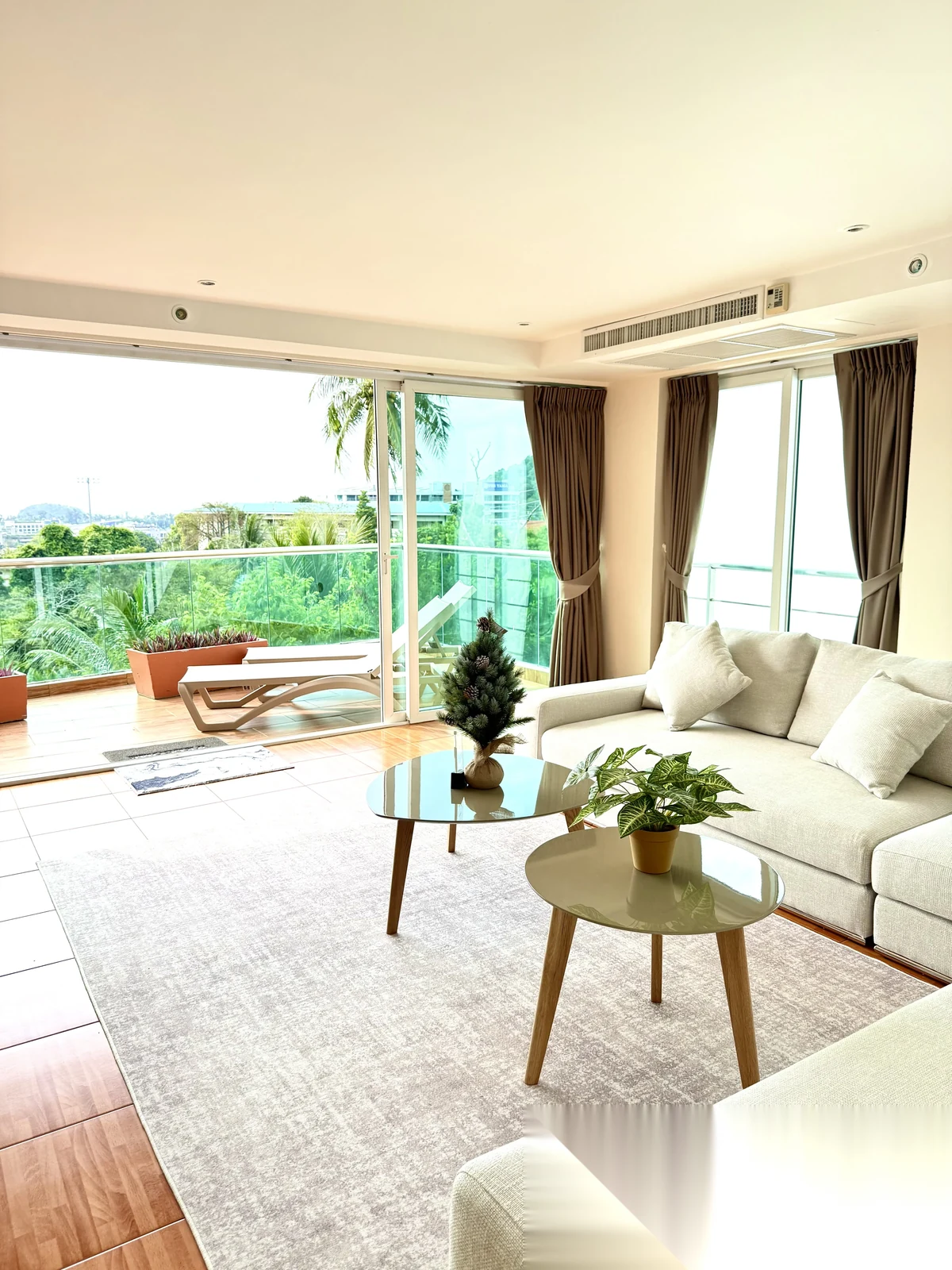 Апартаменты 3BR в ЖК Kata Ocean View · Карон · Вид на море — фото 6