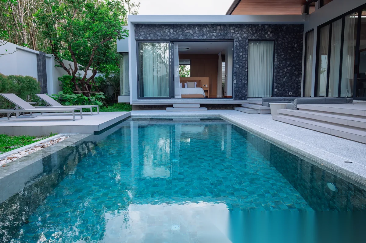 4 Bedroom Villa for sale at Botanica Modern Loft complex · Si Sunthon · Garden View — photo 4