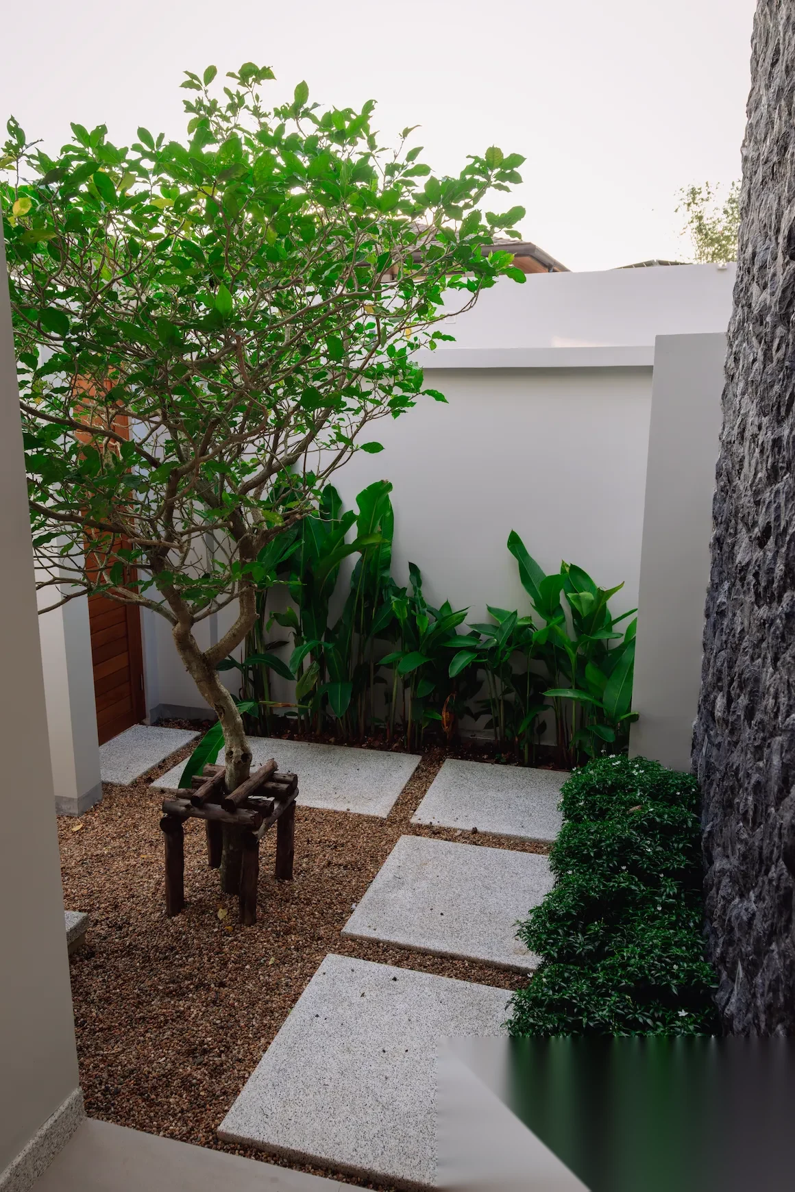 4 Bedroom Villa for sale at Botanica Modern Loft complex · Si Sunthon · Garden View — photo 21